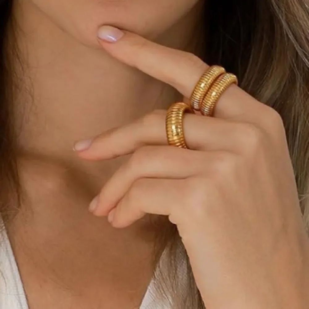 Chunky gold ring
